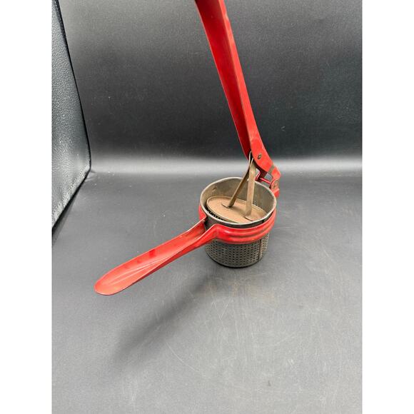 Vintage 1950s Metal Potato Ricer With Red Handle & Frame Masher Gadget - Picture 6 of 8